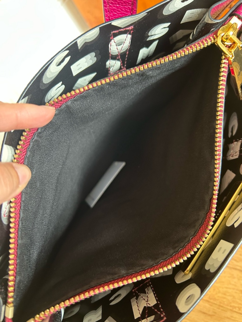 Marc Jacobs Fuchsia Pebbled Leather Tote - Picture 5 of 11